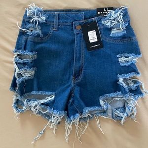 Distressed crossover denim shorts, Fashion Nova - size L